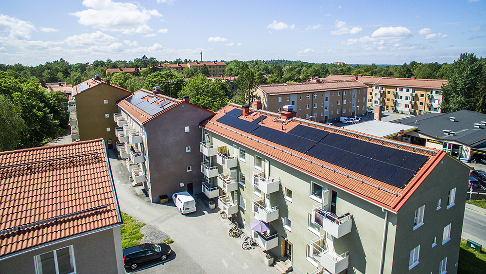 Från energiklass G till C på åtta år och 66 procents lägre energianvändning. Det är resultatet av HSB Stockholms omfattande energirenovering av en typfastighet i Västertorp. Nu presenteras slutsatserna från pilotprojektet i en rapport.