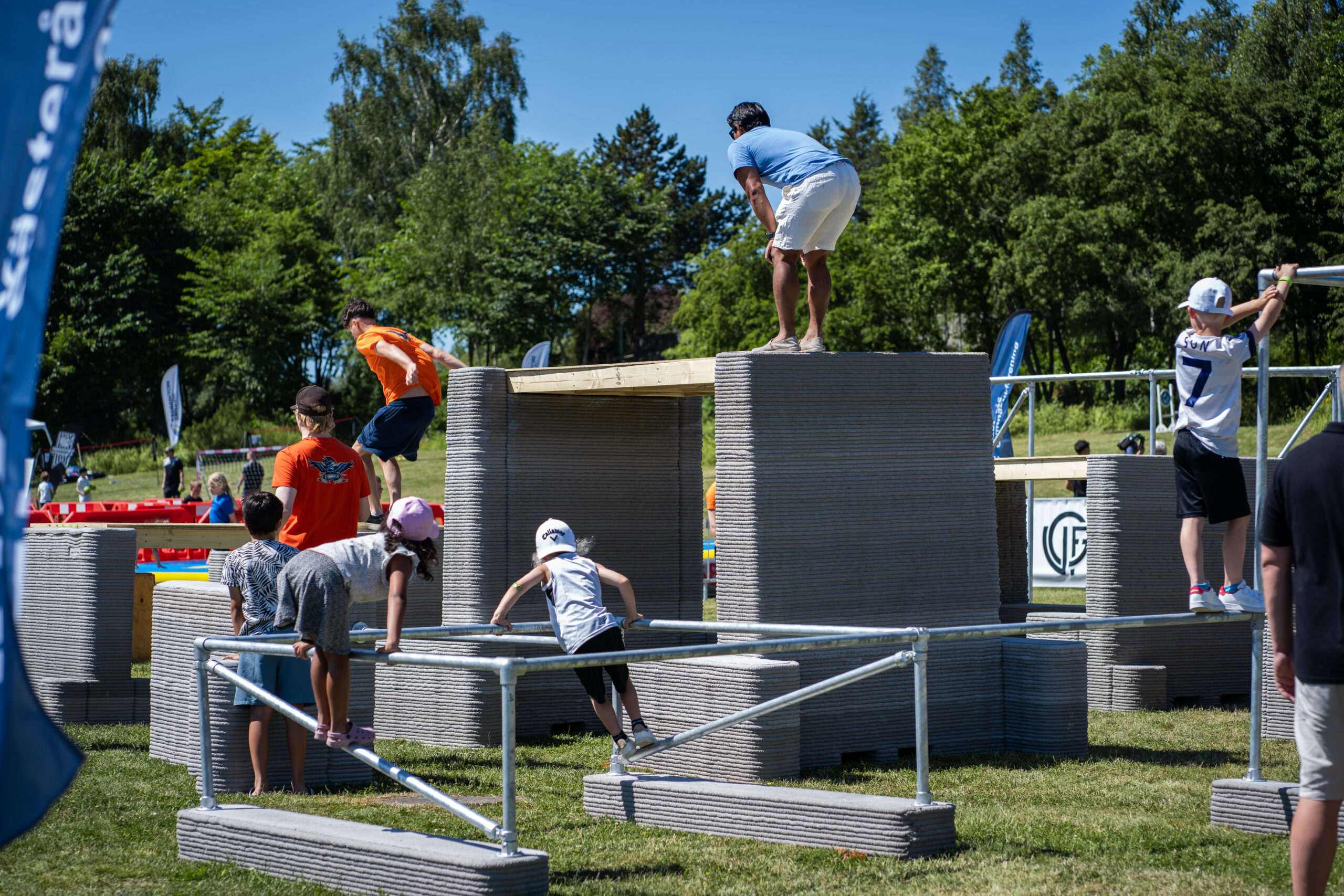 Det första svenska mästerskapet i parkour avgjordes 2014 under SM-veckan i Borås. På lördag är det dags igen i Västerås på en helt unik 3D-printad bana i betong. Först i världen.