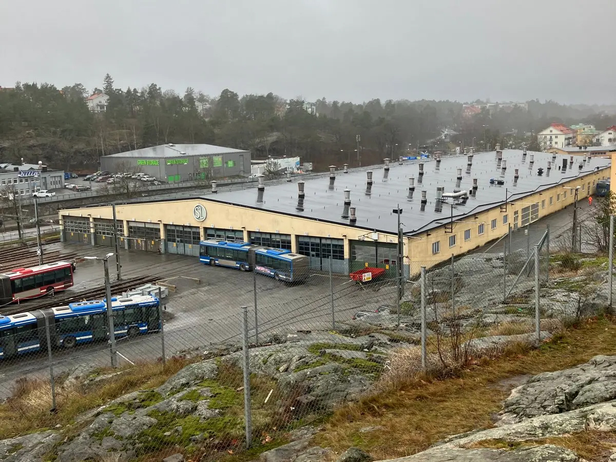 Region Stockholm återbrukar material vid rivning av Brommadepån för att minska avfall och främja hållbar stadsutveckling