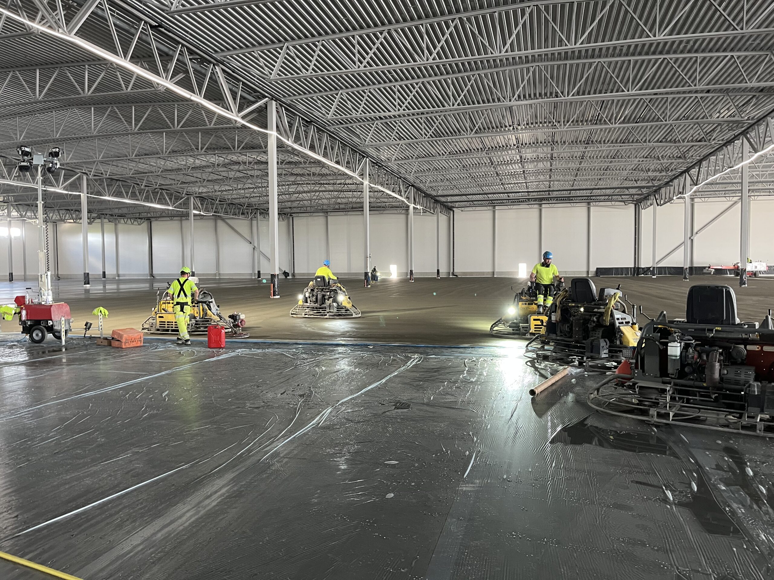 Linotol har gjutit över 31 000 m² industrigolv i ett sammanhängande moment – ett av de största projekten i Sverige hittills.
