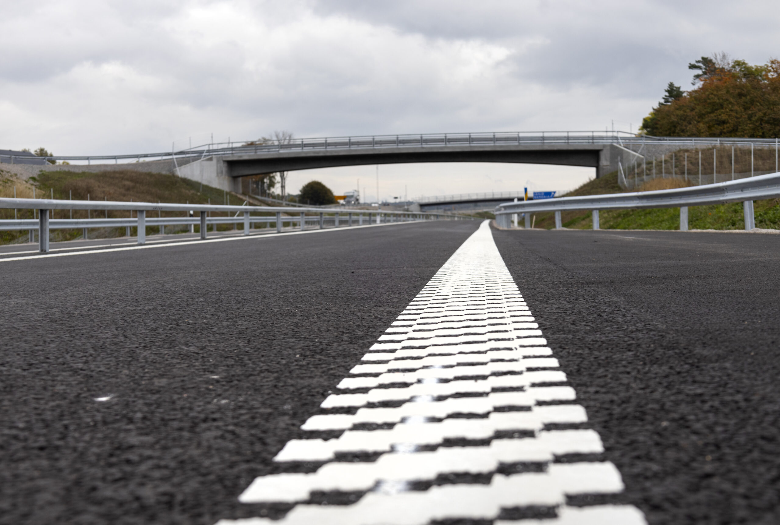 E22-förbifart Söderköping genomförs i ny alliansmodell – Peab och Trafikverket delar organisation, ansvar och ekonomi i pilotprojekt.