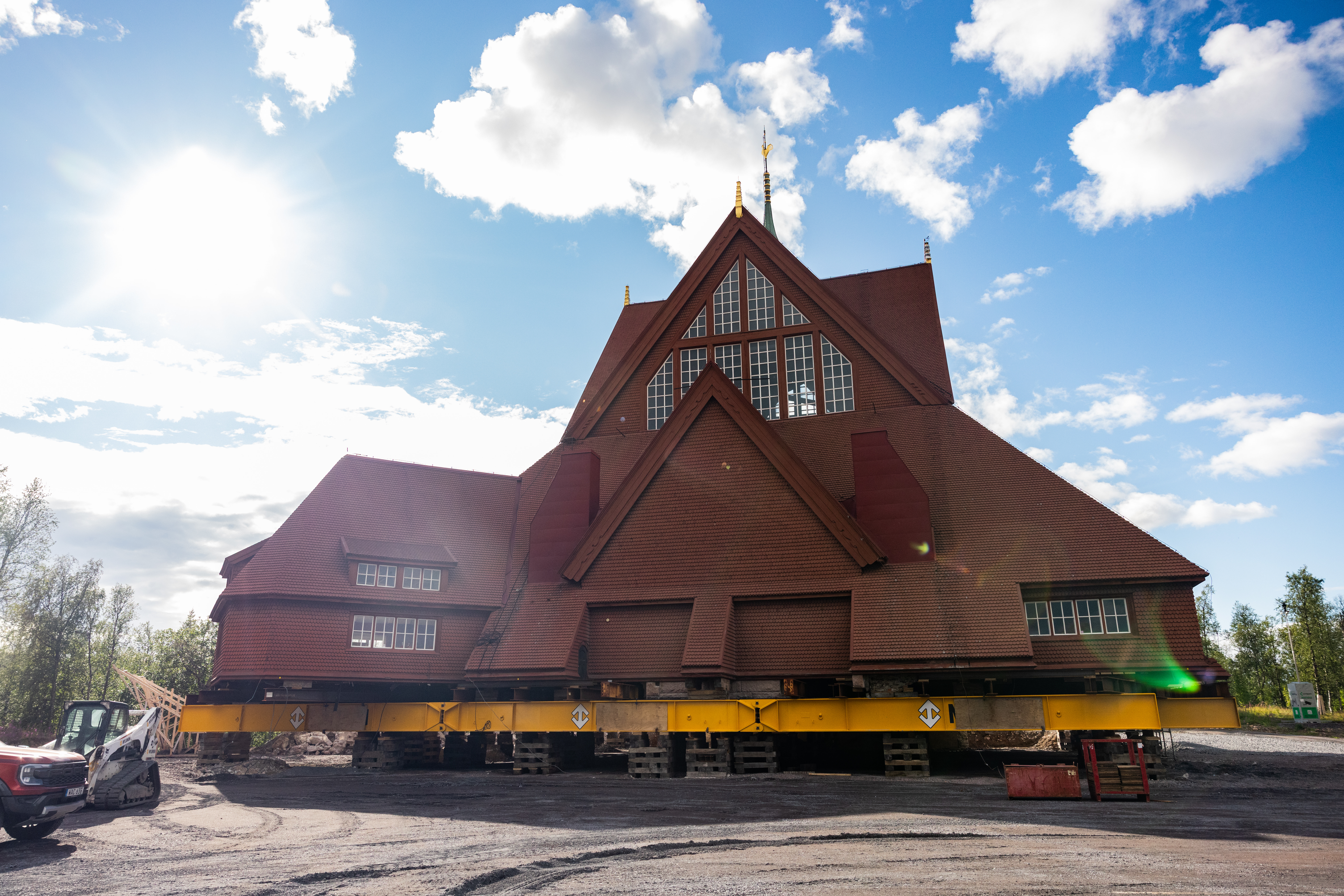 Flytten av kulturminnes­märket Kiruna kyrka via totalentreprenad med Veidekke startar 19–20 augusti 2025.
