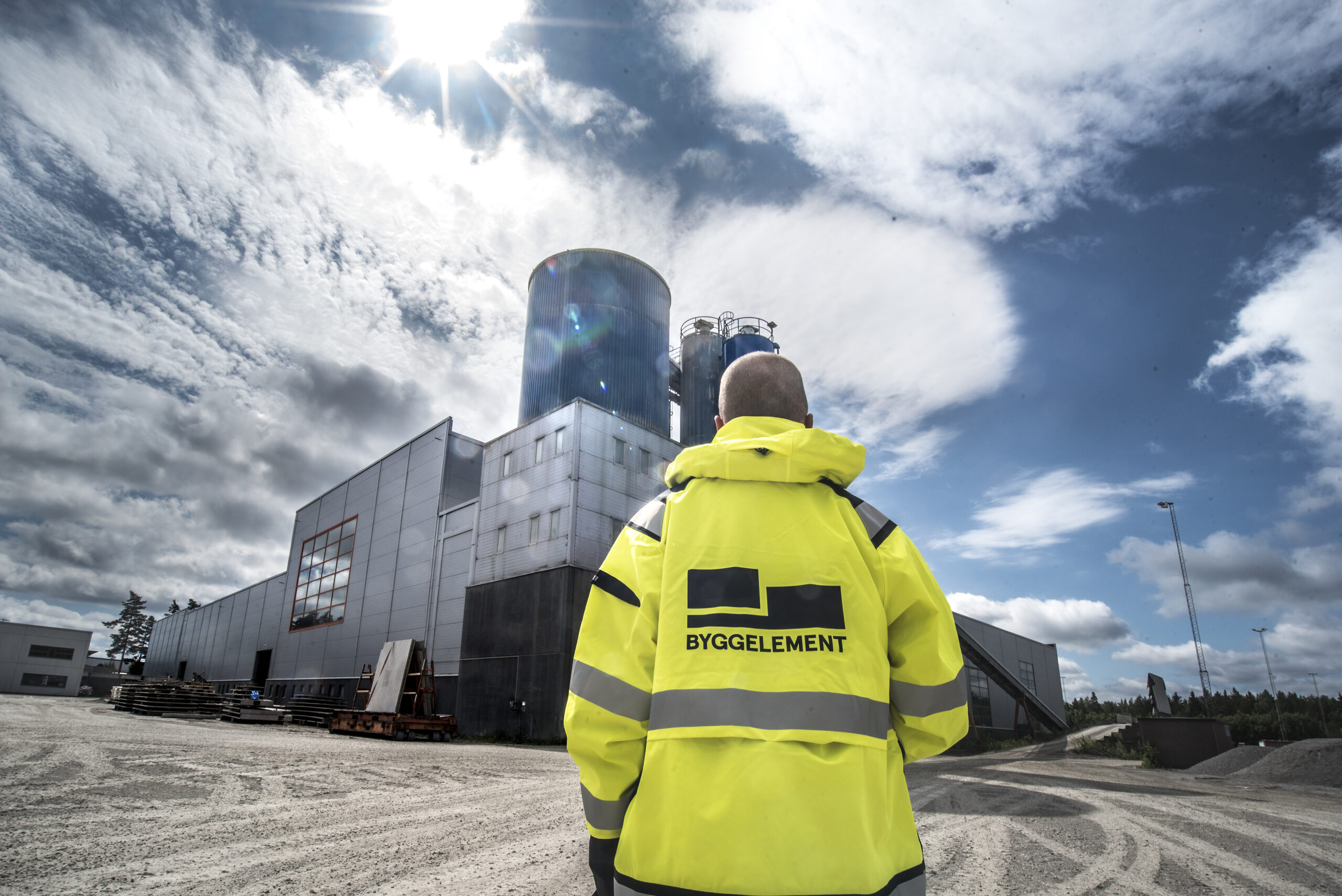 Byggelement investerar 50 miljoner i Katrineholm – ny robotlina ska minska spill och öka automatisering. En del i en serie investeringar.