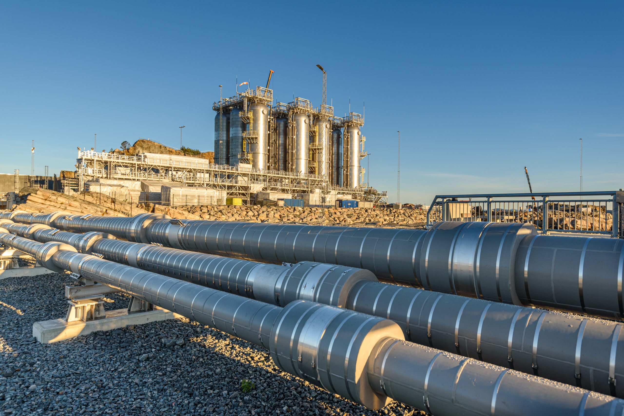 Brevik CCS drift igång – första nettonoll-cement via evoZero till Sverige. Slite‑projekt på Gotland planerar 1,8 Mt CCS till 2030.