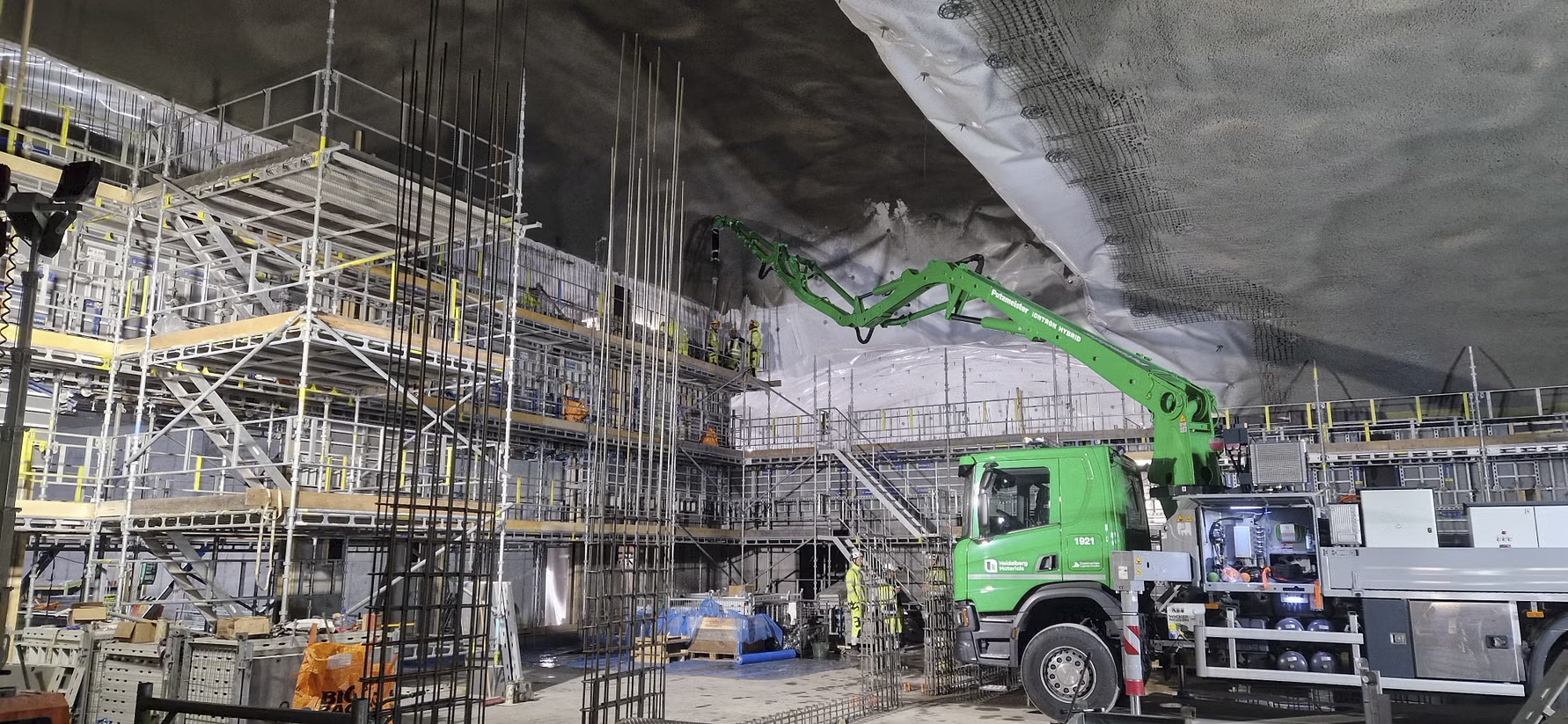 Heidelberg Materials inför fyra eldrivna betongpumpar i Stockholm under hösten 2025, med upp till 25 % bränslebesparing och lägre ljudnivåer.