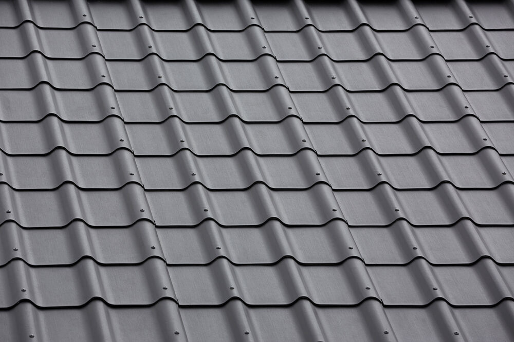 Swisspearl lanserar takskivan Structa i fibercement – tekniskt avancerad men med blandad klimatprofil jämfört med tegel, betong och plåt