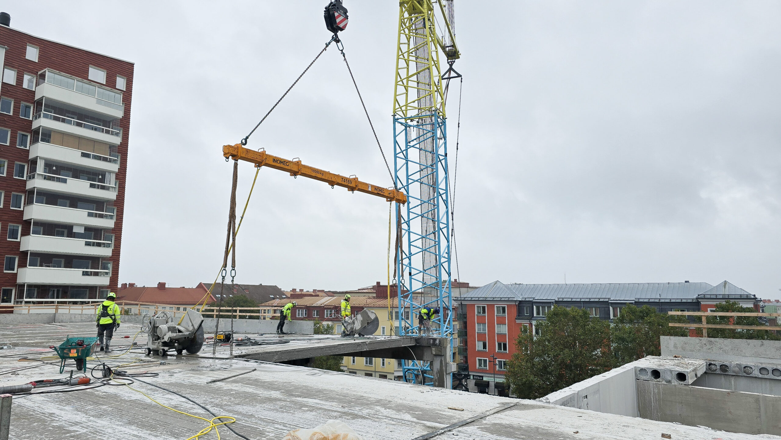 Boulevard i Kristianstad blir platsen för Sveriges hittills största återbruk av bärande betong – 10 000 kvadratmeter bjälklag demonteras.