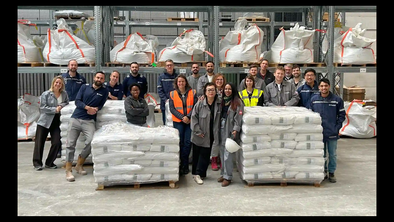 Nordisk teknik omvandlar infångad CO₂ till pulver för cementersättning. Paebbl testar demoanläggning och planerar storskalig drift 2027.