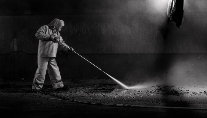 Linotol Group köper Vattenjetten AB och stärker sin närvaro inom vattenbilning och betongrenovering i Sverige.