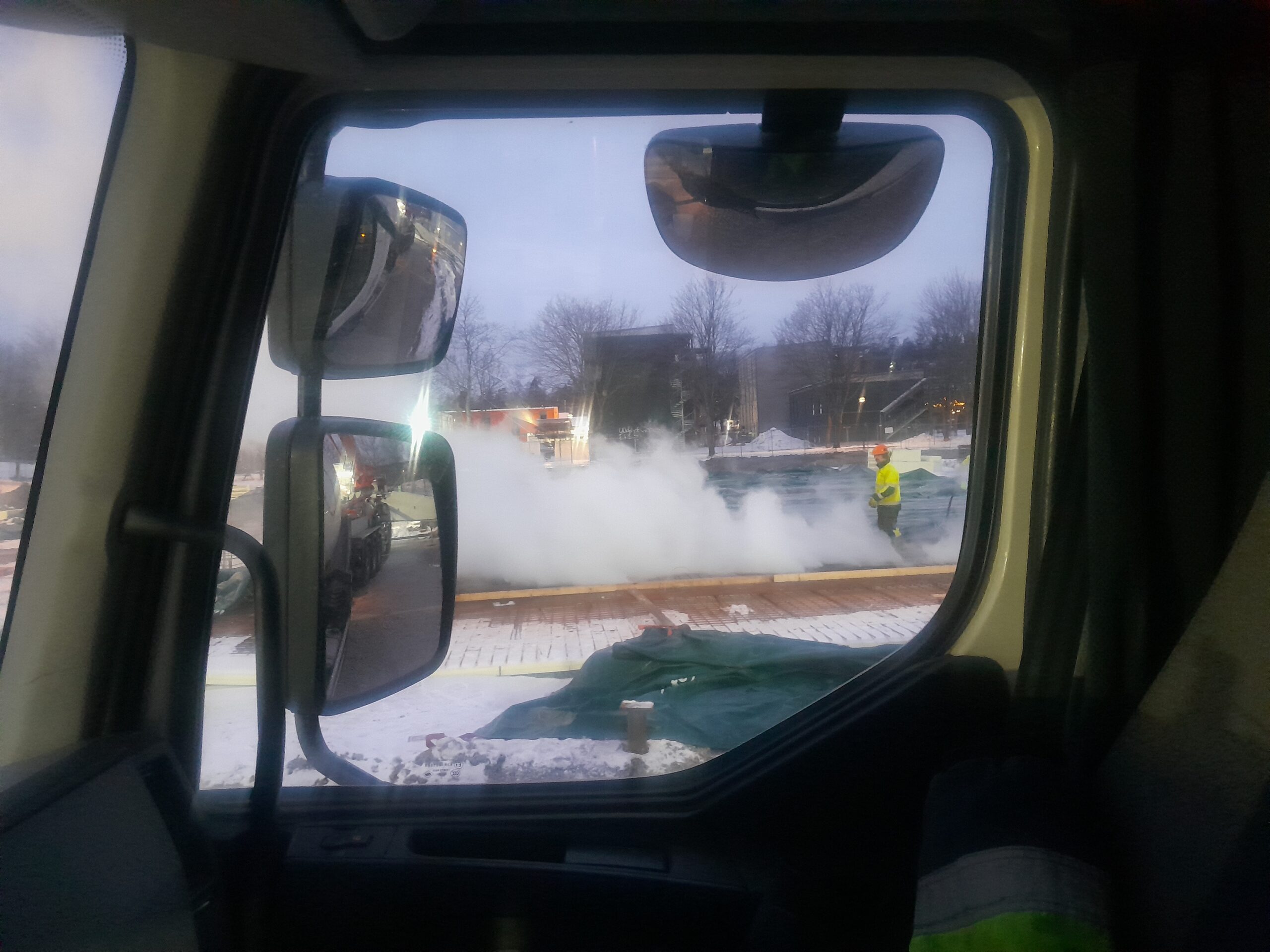 Utmaningar med betong och spolning på vintern, frusna slangar, kalla formar och misstag som kostar både tid och kvalitet.