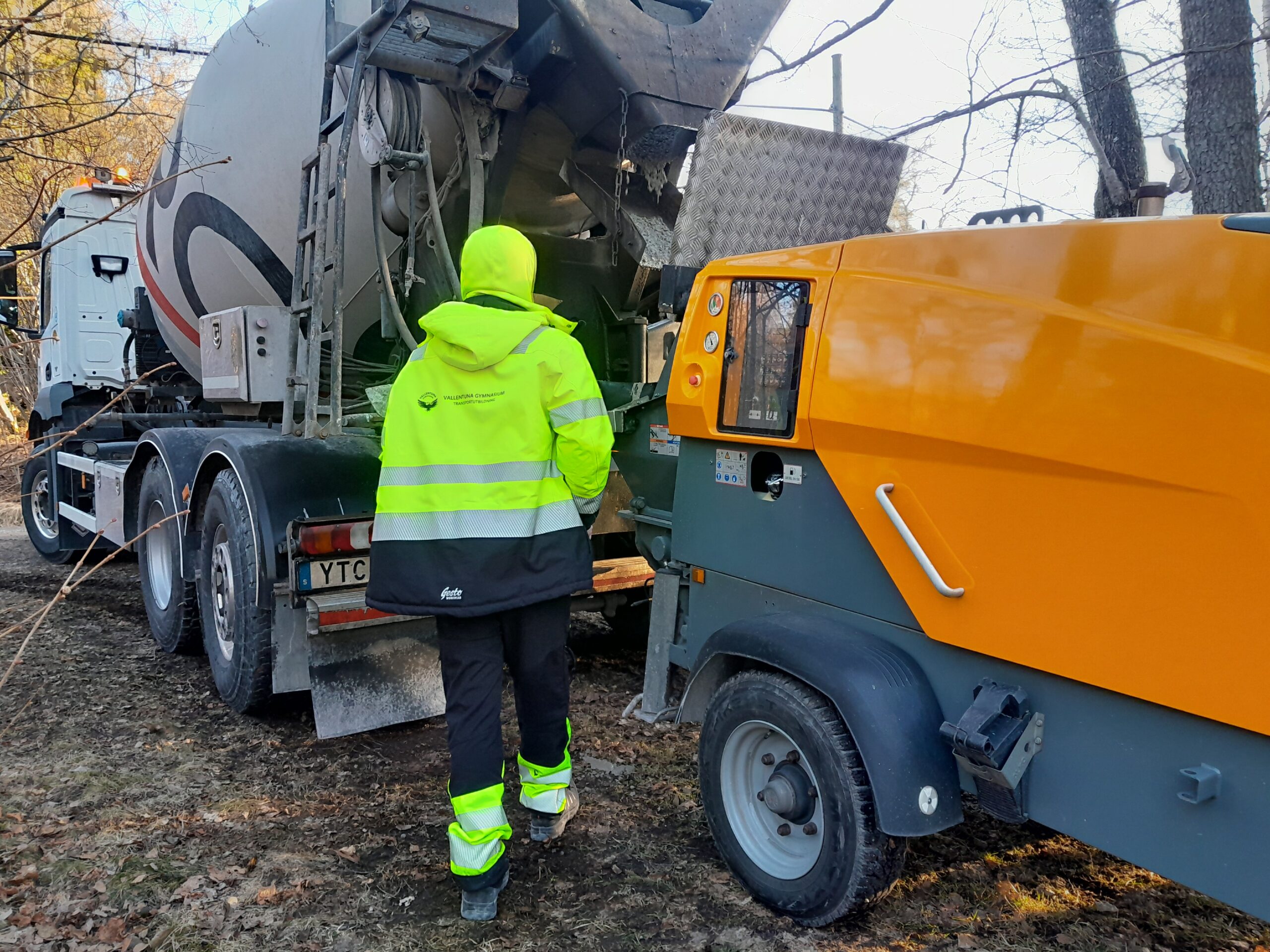 Praktik i verkligheten: arbetsmiljö, betongpump och lärdomar från en tuff men viktig start i branschen.