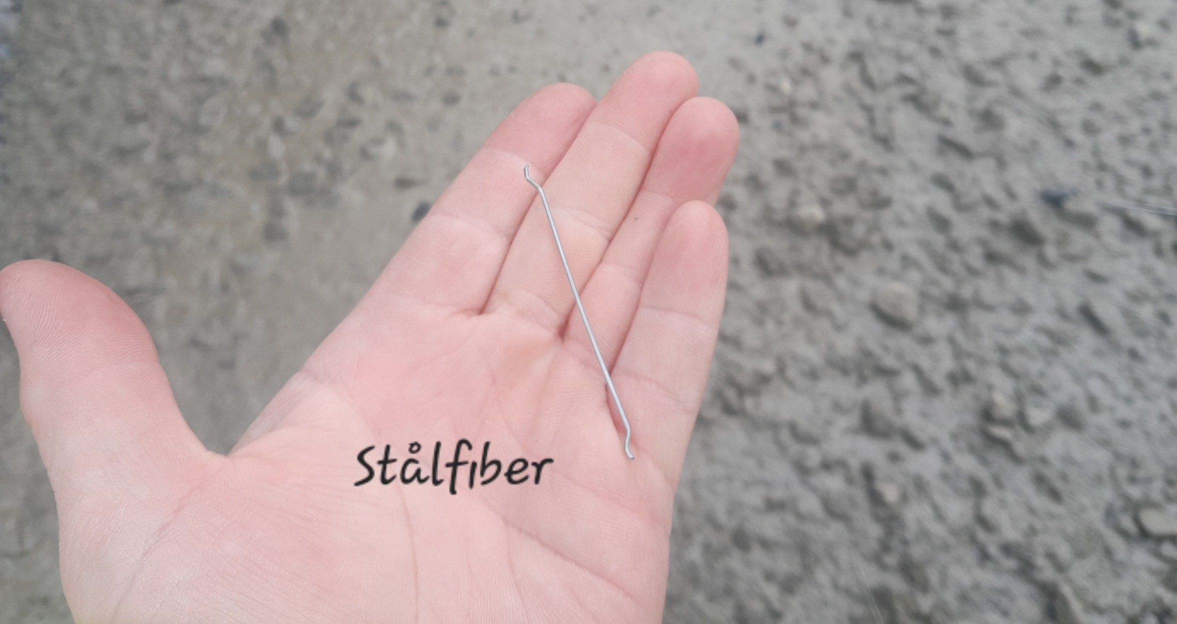 Stålfiberbetong ger starkare betongplattor för industri och lager – läs om fördelar, miljövinster och gjutning med betong.