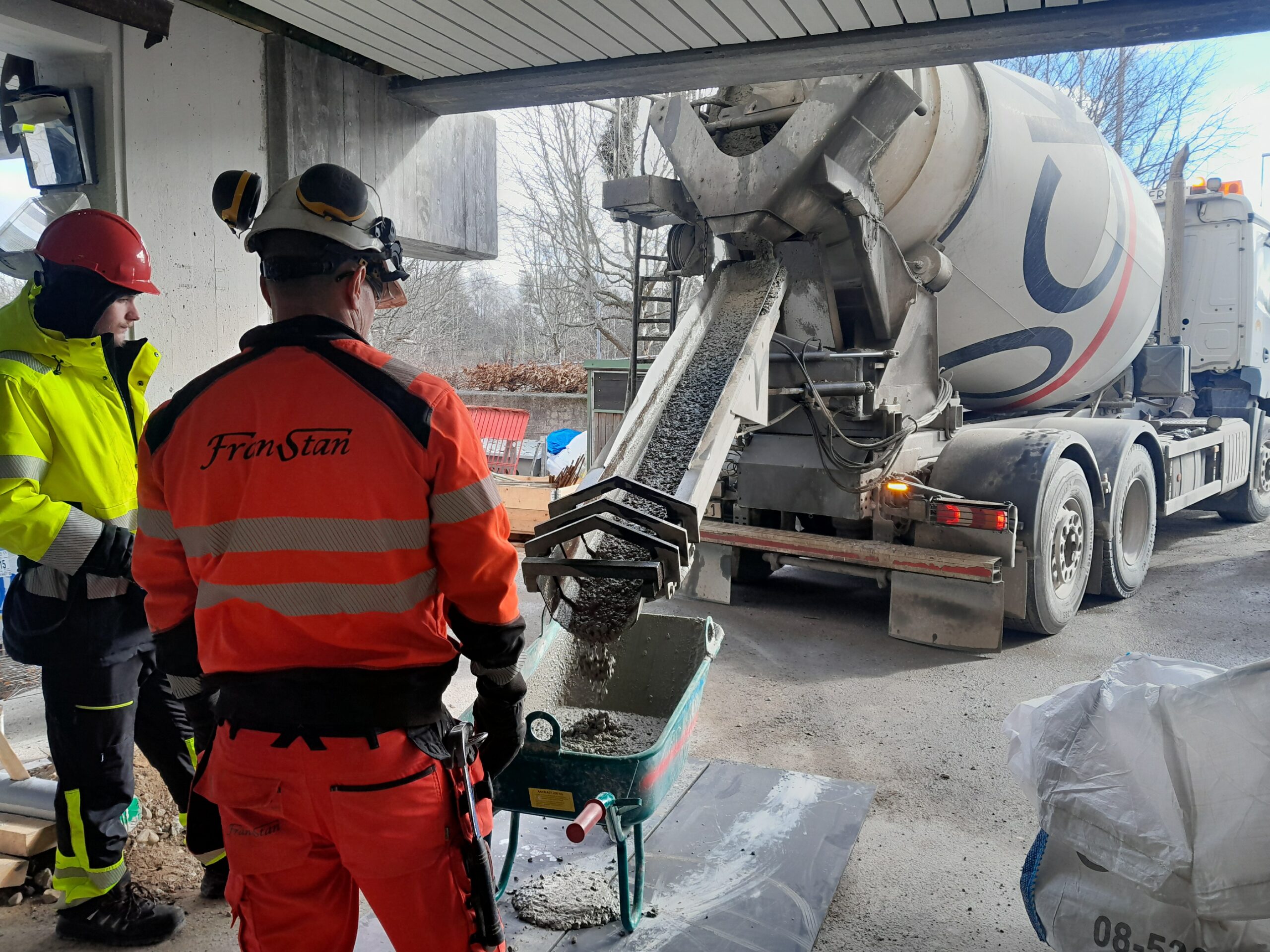 Betongleverans i Salem: effektivt samarbete, hög kvalitet och smart produktion inom anläggningsbetong och byggservice.