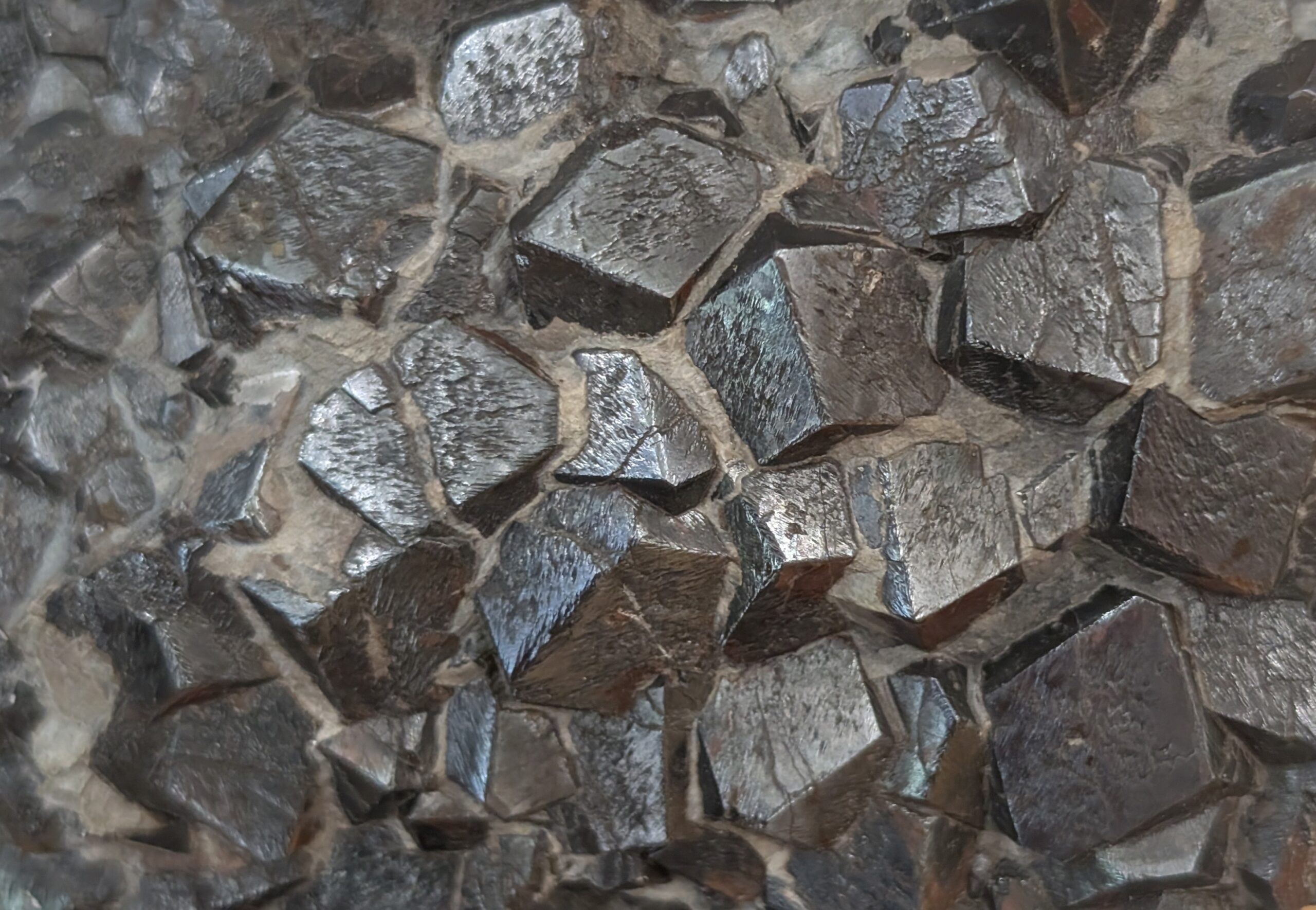 Tungbetong för hög belastning och strålskydd – innovativ, lönsam lösning för kärnkraft, sjukhus och tunga byggprojekt.