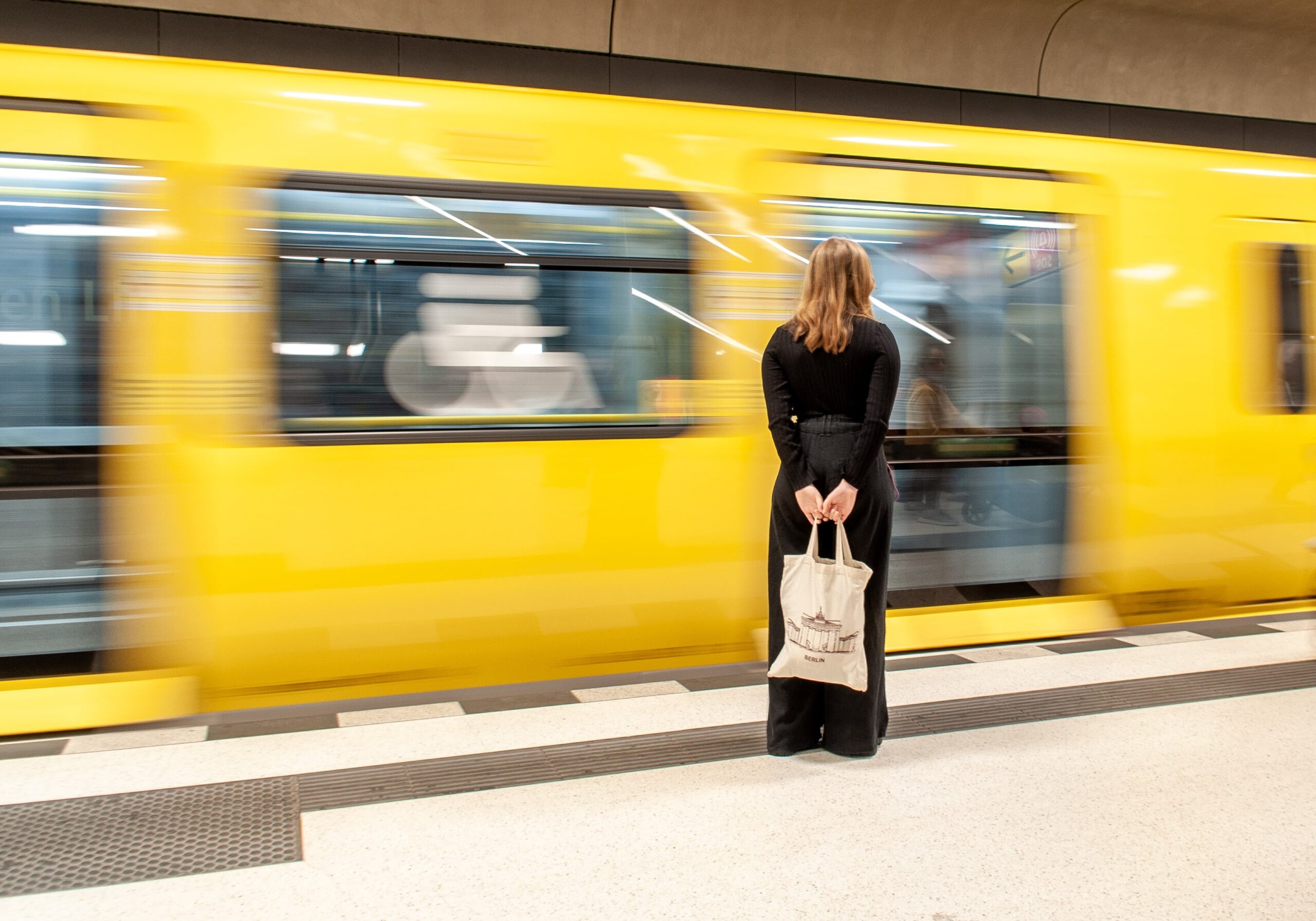 Minns du när AI bara var en trend som plöjde genom näringslivet? Nu kan du inte längre välja om du ska hoppa på tåget eller inte. (Foto: Pixabay)