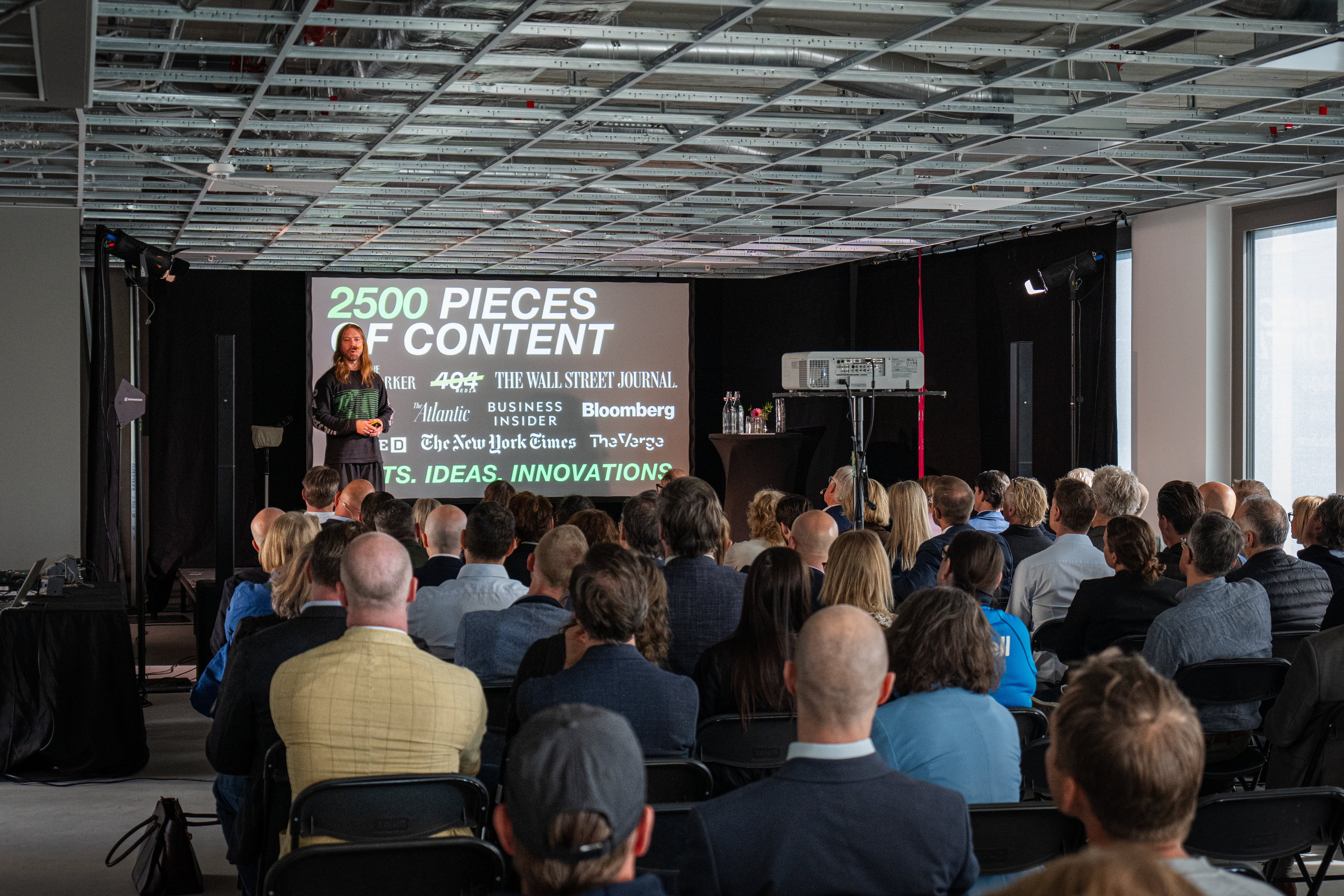 Nicklas Hermansson på plats under Hamnkvarteren Talks. (Foto: Alexander Ljungqvist)