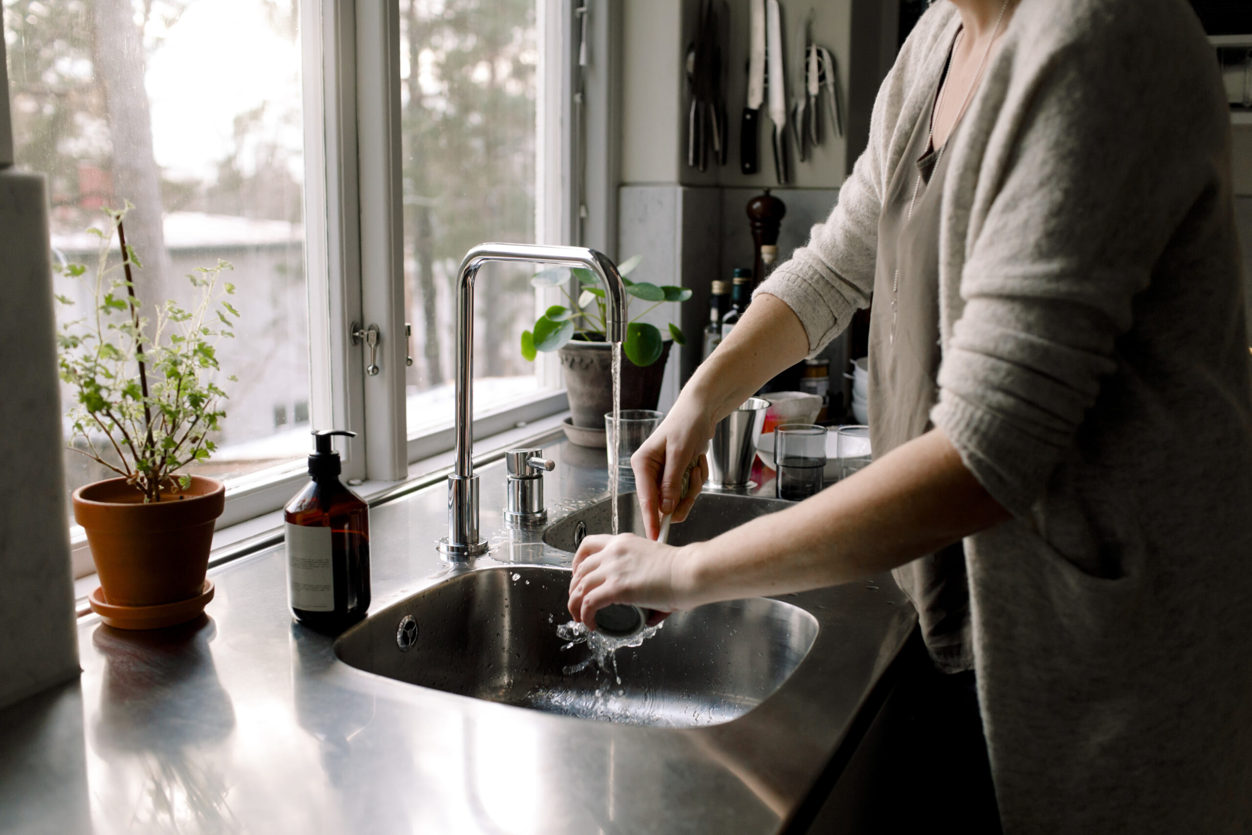 Mimer minskar vattenförbrukningen med 5,3 miljoner liter genom IMD, waterhack och smart teknik i bostäder.