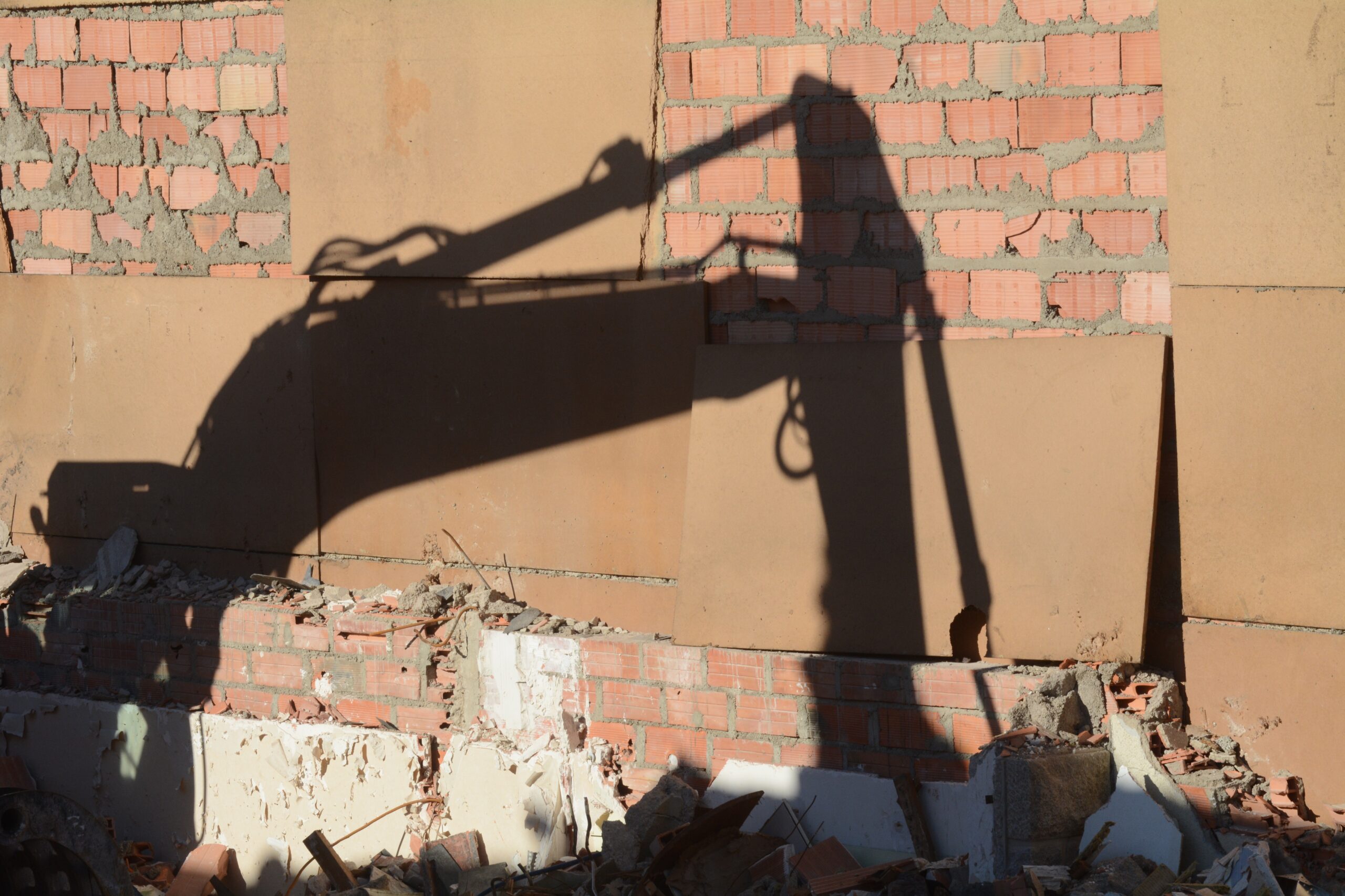 Lägre klimatutsläpp behöver inte kasta en skugga över byggbudgeten. En ny rapport pekar på hur ambitionerna kan rymmas i kalkylen. (Foto: Pixabay)