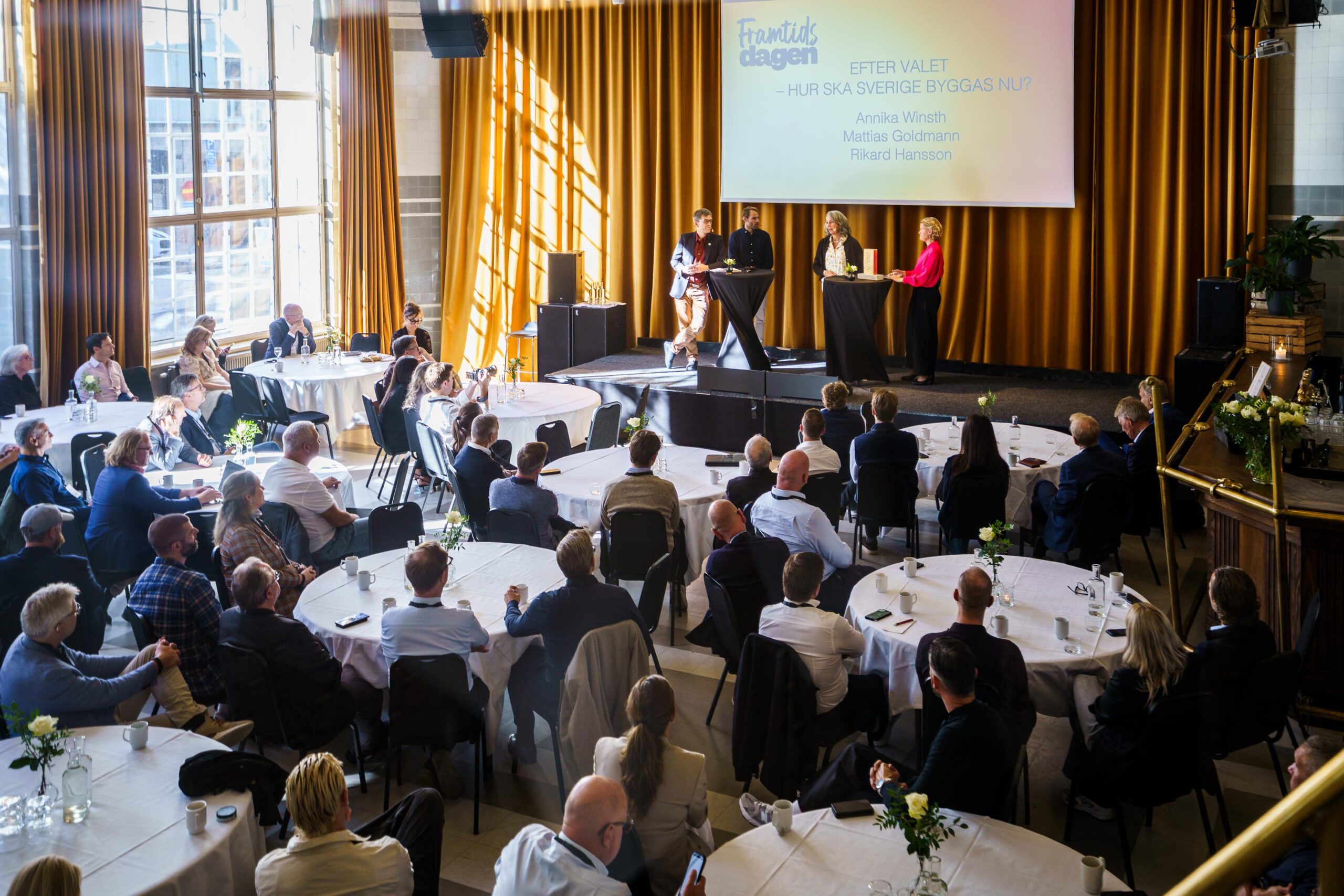 Bostadsbristens många sidor diskuterades under Framtidsdagen av Annika Winsth, Mattias Goldmann och Rikard Hansson. (Foto: Boel Ferm)