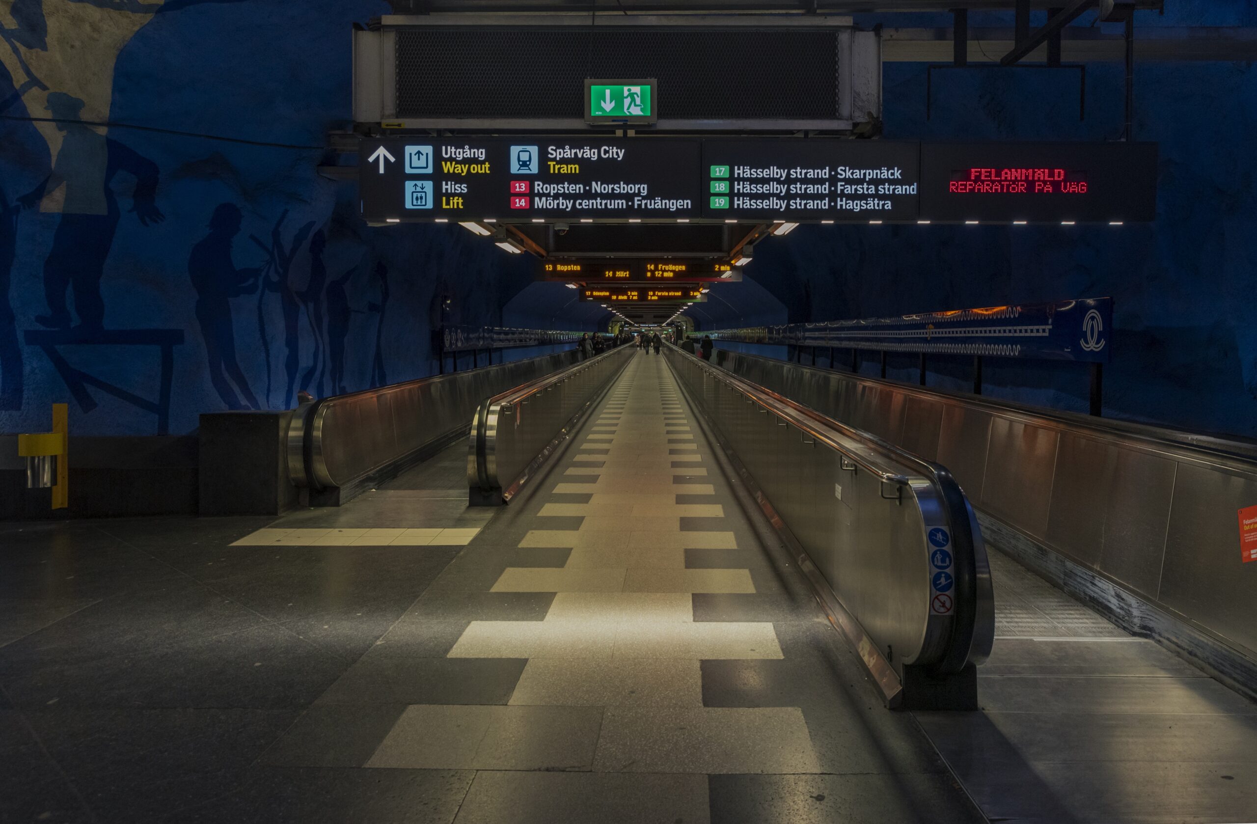 T-centralen är navet i Stockholms tunnelbana. Nu växer det underjordiska nätet, allt medan tidplan och kostnader utmanas. (Foto: Pixabay)