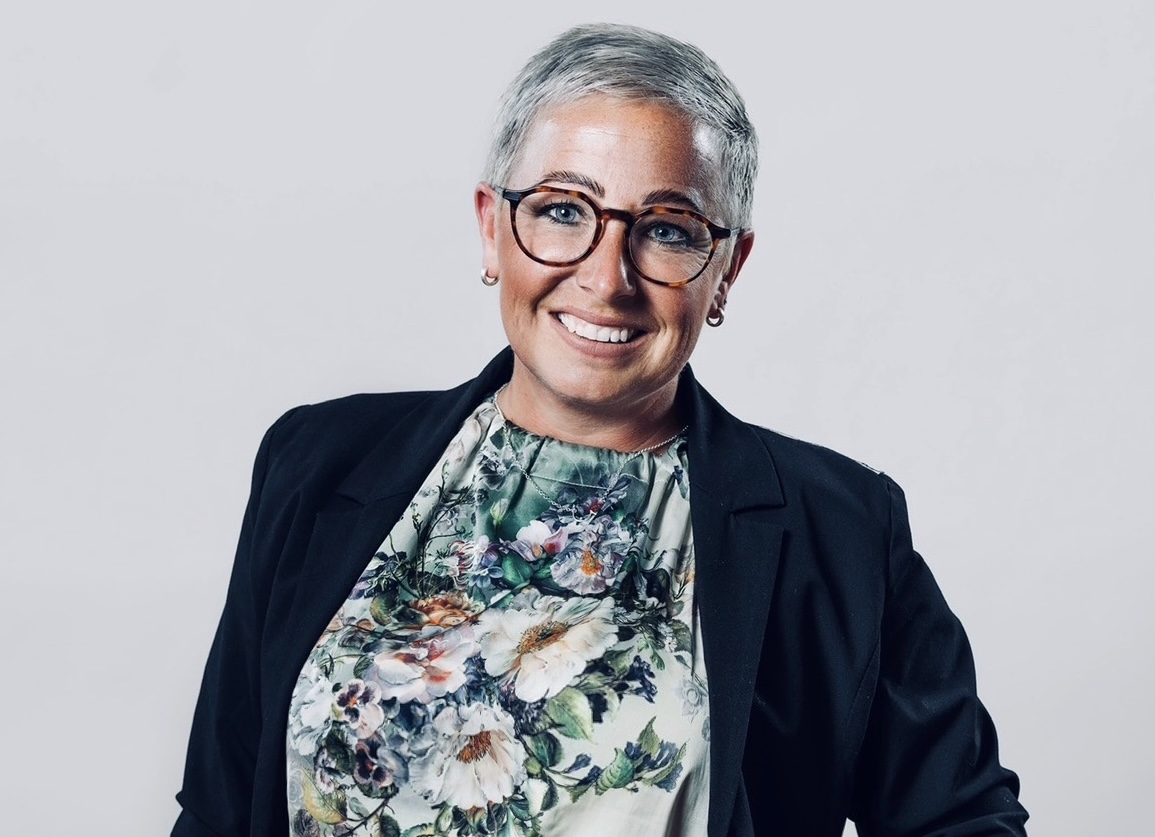 Anna Munkstierna, försäljningsansvarig för Etex i Sverige, upplever att yngre kvinnor numera tar plats i byggbranschen med en ny självklarhet. (Foto: Privat)