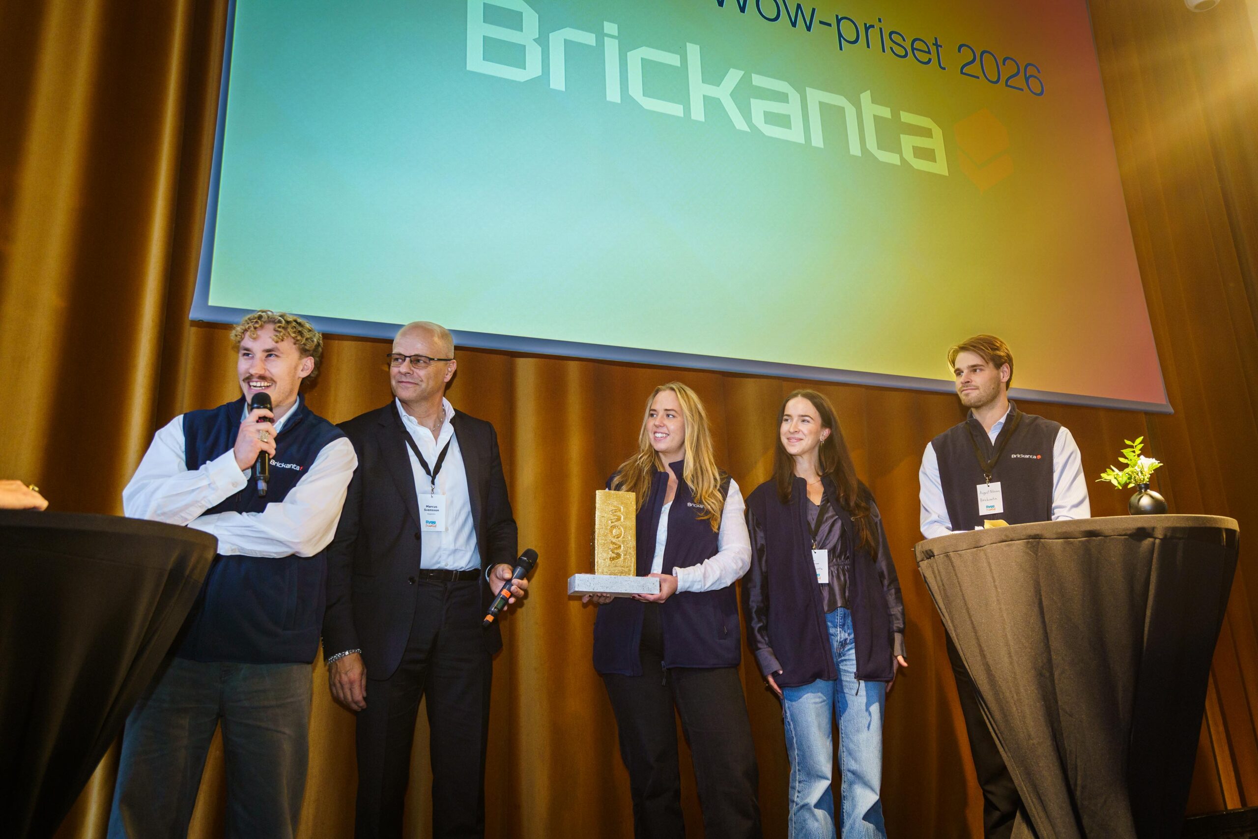 Delar av Brickantas vinnande team under Framtidsdagen den 23 september, med Sebastian Stüben vid mikrofonen. (Foto: Boel Ferm)