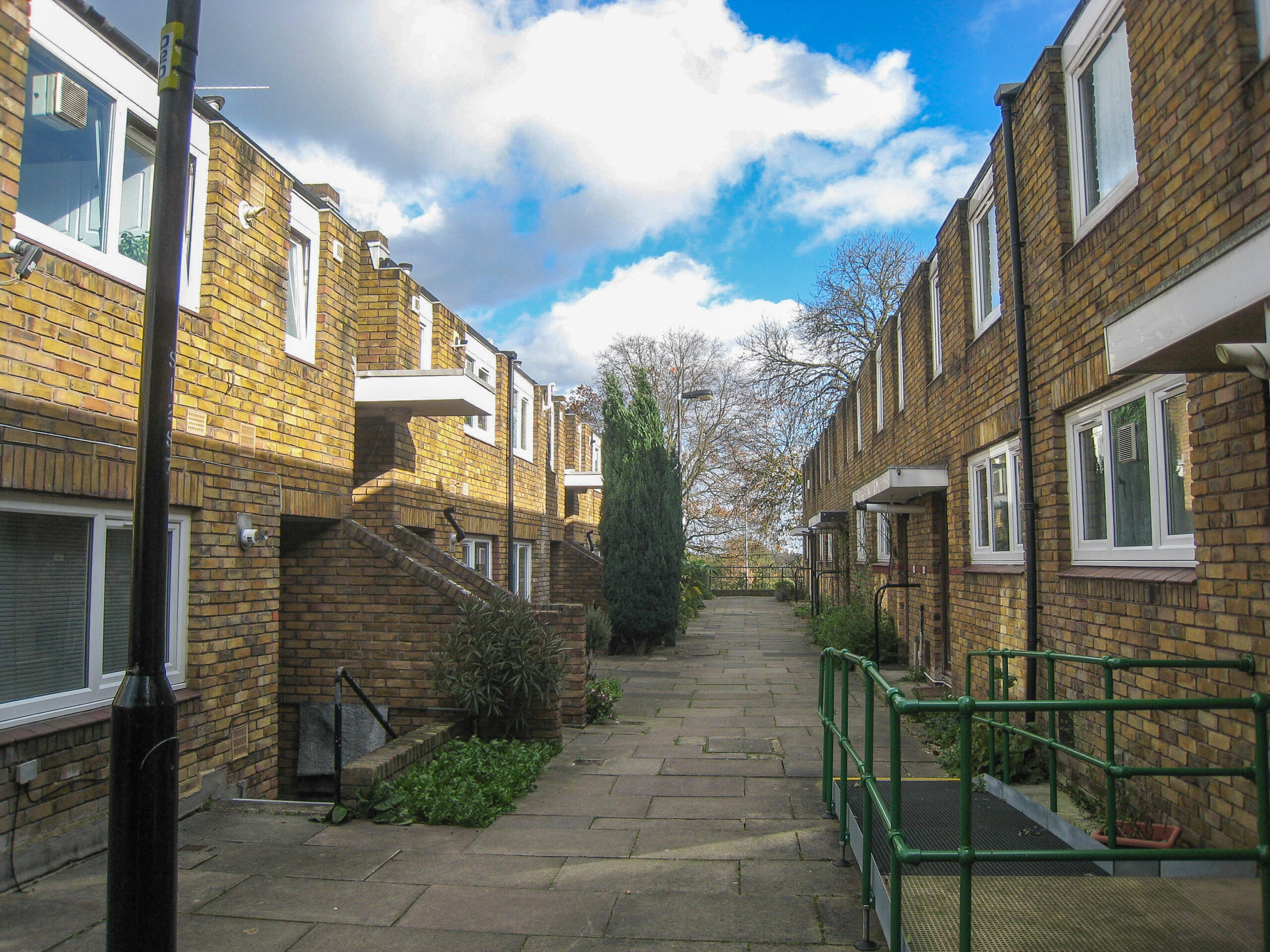 Rivningsplanerna stoppas i London. Nu ska 1970-talets bostadsarkitektur bevaras genom renovering och hållbar stadsutveckling.
