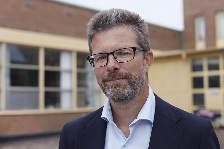 Mikael Lilje, enhetschef för internationella uppdrag på Lantmäteriet, ser att svenskt samhällsbyggande kan dra lärdom av Ukrainas erfarenheter kring geodata, informationssäkerhet och beredskap.(Foto: Katinka Igelberg)